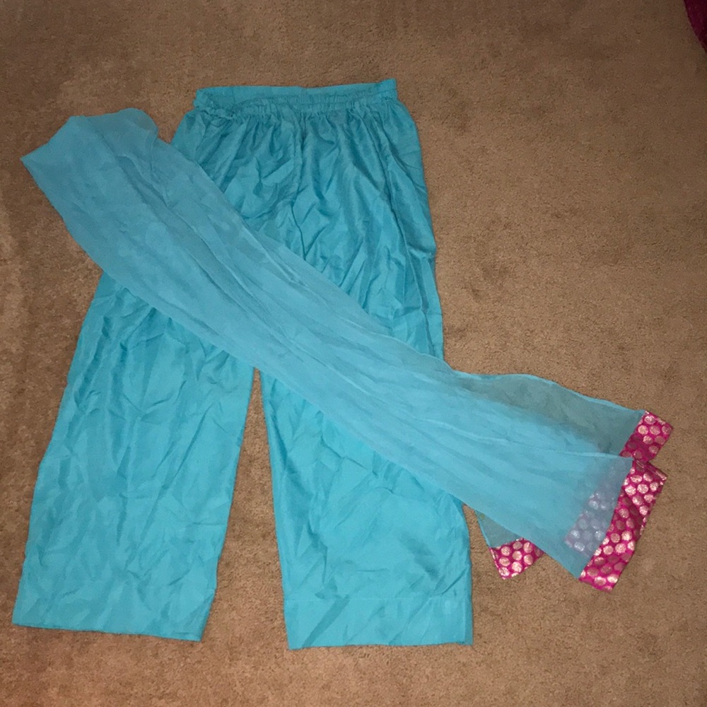 Beautiful Custom Made Pakistani Shalwar Kameez - image 5